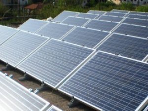 AB, Çin güneş panellerine ticari kısıtlamayı kaldırdı