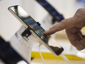 Fransa'da bilgisayar ve cep telefonlarına yıllık vergi geliyor