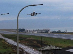 Trabzon'da uçak seferlerinde aksamalar yaşandı