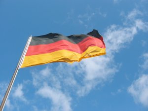 Almanya'da reel gelir, yükselen enflasyona rağmen arttı