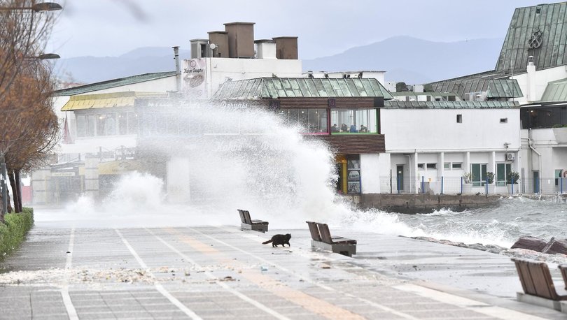 Vapur seferleri İzmir'de iptal edildi