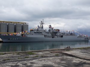 Hopaport'a TCG KemalReis (F-247) Fırkateyni demir attı