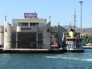 Bostanlı Vapur İskelesi'nin çatışı çöktü