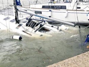 Yunanistan Zorba fırtınası ile mücadele ediyor