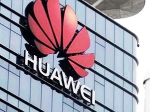 Huawei'ye bir ülkeden daha yasak