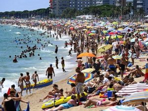 Antalya 3 ayda 571 bin turist ağırladı