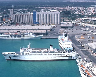 Limasol Limanı'nda 24 saatlik uyarı grevi yapıldı