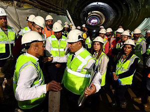 Soyer, Narlıdere metrosunda incelemelerde bulundu