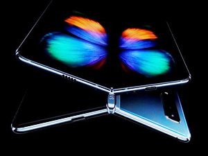 Galaxy Fold'un ekranı satışa çıkmadan bozuldu