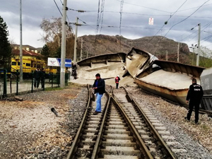 Malatya’da yük treni devrildi