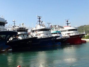 Fırtınadan kaçan 100 balıkçı teknesi, Gazipaşa Yat Limanı’na sığındı