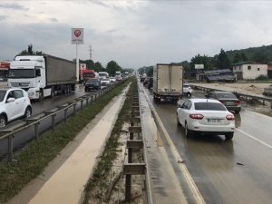 Kocaeli'de etkili sağanak trafikte aksamalara neden oldu