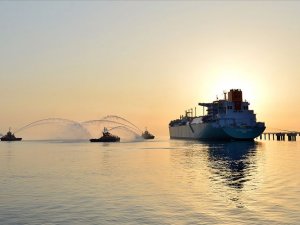 Yeni yüzer doğal gaz terminali yarın İzmir'e demirleyecek