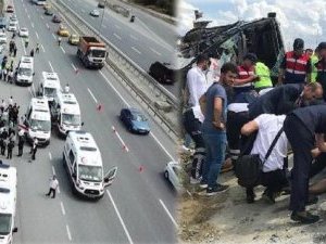 Otoyolda can pazarı... Servis midibüsü devrildi:34 yaralı