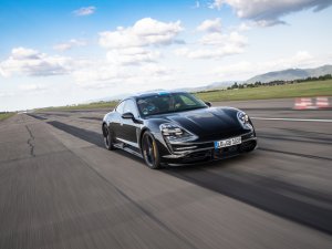 Yeni Porsche Taycan’dan Güç Gösterisi