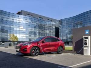 Ford, en yeni elektrikli ve hibrit araç modellerini Frankfurt’ta tanıttı