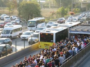 METROBÜS’TE YOĞUNLUĞU AZALTMAK İÇİN BİR DİZİ ÇALIŞMA BAŞLATILDI