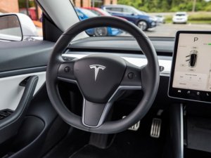 Tesla, araç teslimatında rekor kırdı