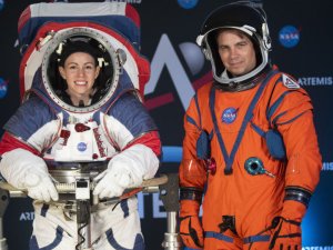 NASA, astronotların yeni giysilerini görücüye çıkardı
