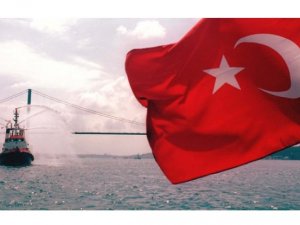İstanbul Boğazı'ndan geçen deniz araçları Türk bayrağıyla donatılacak
