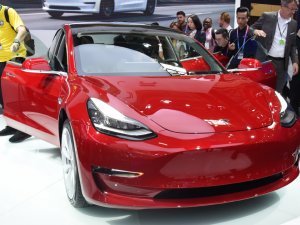 Tesla, Model 3’ü 50 bin dolardan satıyor