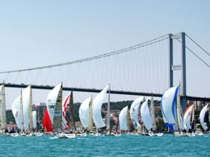 İstanbul Boğazı'nda yelken şöleni