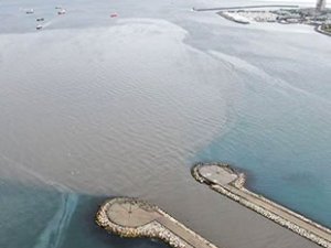 İstanbul'daki yağış sonrası Marmara Denizi’ne çamur aktı