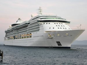 Royal Caribbean Cruisses, 3 yıl sonra Kuşadası'na geldi