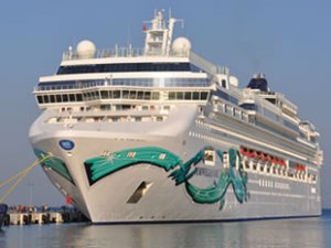 ‘Norwegian Jade’ isimli yolcu gemisi Kuşadası’na geldi