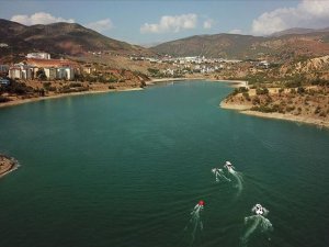 Tunceli'deki Uzunçayır Baraj Gölü su sporları merkezine dönüştü