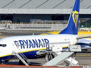 Uçakta el bagajına ek ücret alan Ryanair'e ceza
