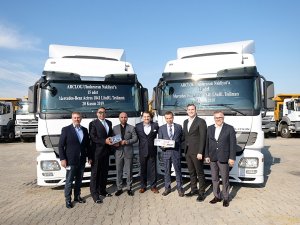 TruckStore, ARCLOG Uluslararası Nakliyat’a 15 adet çekici teslim etti