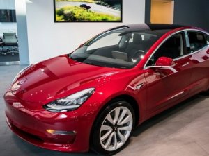 Tesla Model 3, Çin mağazalarında