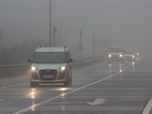 Bolu Dağı'nda kar yağışı ve sis etkili oluyor