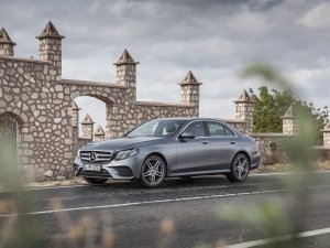 Mercedes E serisi 1.6 dizel otomatik ile yola çıkıyor