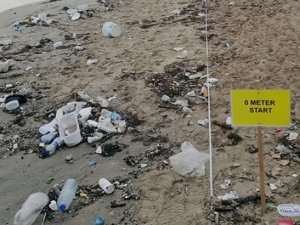 Sinop sahilleri deniz çöpleri ile doldu