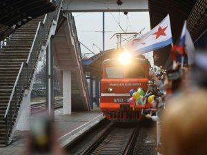 Kırım Köprüsü'nden ilk tren geçti