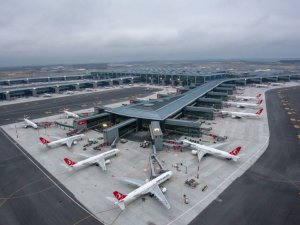 Şiddetli rüzgar, İstanbul Havalimanı'nda seferleri olumsuz etkiliyor