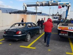 İzmir Büyükşehir Belediyesi hurda araçlar için otopark kurdu