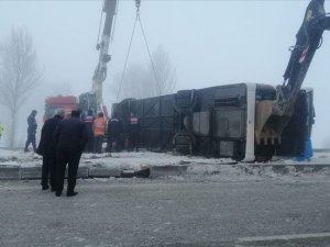 Isparta'da yolcu otobüsü devrildi: 33 yaralı