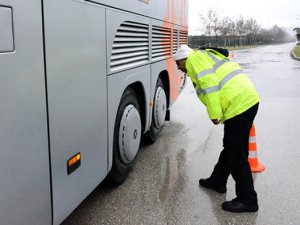 Şehirler arası yolcu taşıyan 351 otobüs trafikten men edildi