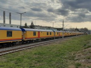 TCDD'nin deprem bölgesi için hazırladığı yardım treni yola çıkarıldı