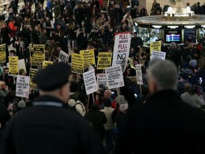 New York’ta pahalı ulaşım ücretleri protesto edildi