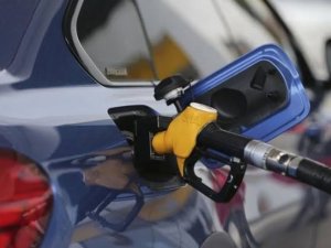 Benzine 8 kuruş zam yapıldı