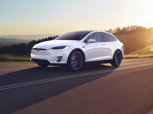 Tesla, 15 bin aracını geri çağırıyor