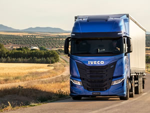 Iveco Panpet Taşımacılık'a 5 adet S-WAY çekici teslim etti