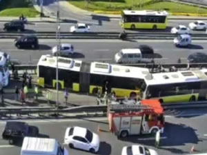 Avcılar'da metrobüs kazası
