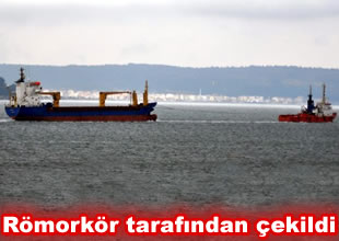 Arızalı gemi Farewell, Boğaz'dan geçirildi