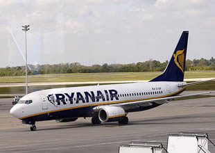 Ryanair, uçak kapılarını genişletecek