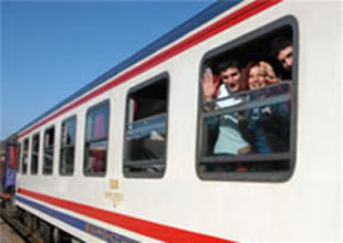 Dar gelirli bayram için treni tercih etti